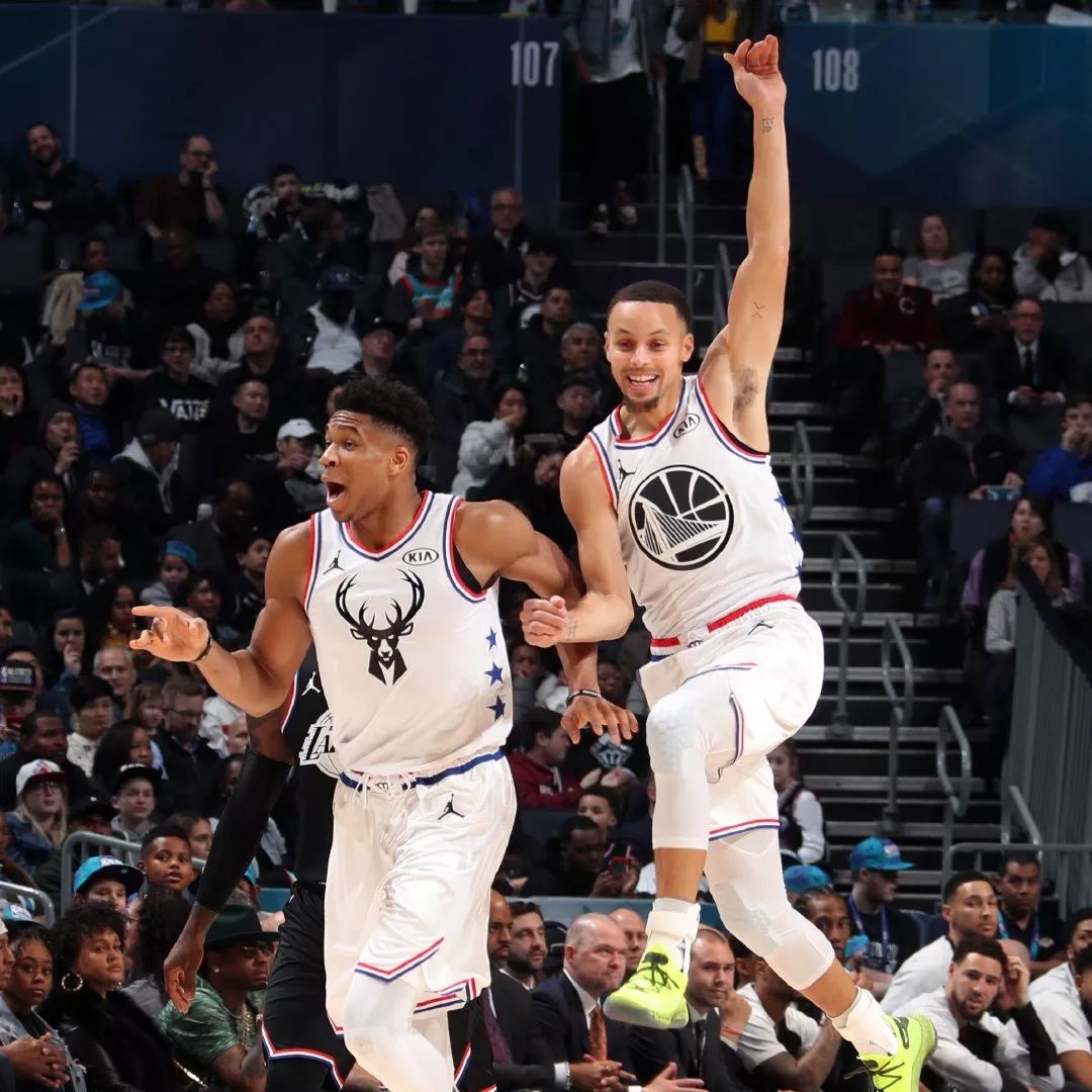 杨瀚森开拓者中文球衣到货，字体引热议（杨瀚森开拓者中文球衣上架，字体成热议焦点）