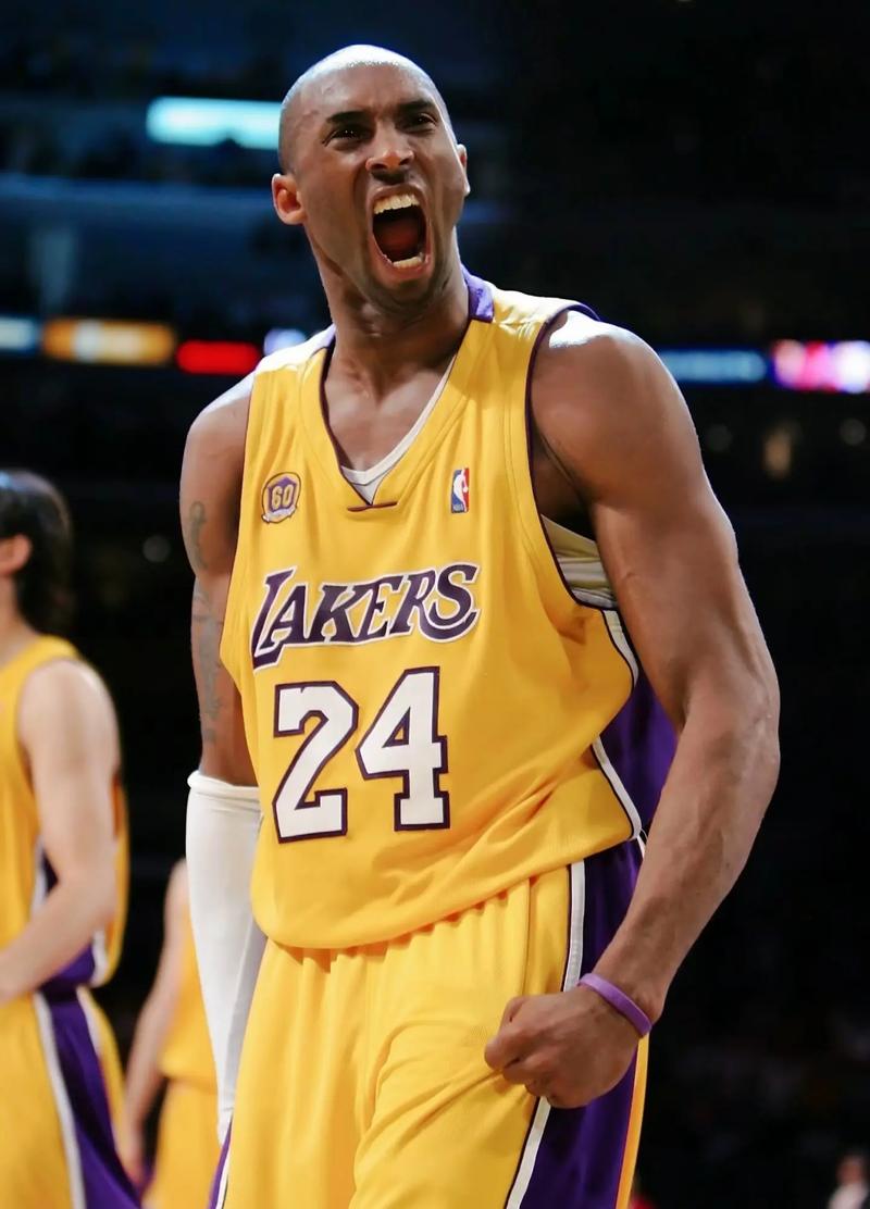 评论丨2025赛季中超联赛落幕：足球的“冷”和群众的“热”（评论丨2025中超收官：赛场遇冷，民间升温）