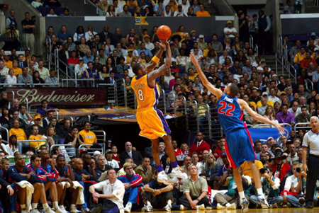 2射2传，安东尼染红后的4场比赛均参与进球（安东尼染红后连4场参与进球，贡献2球2助）