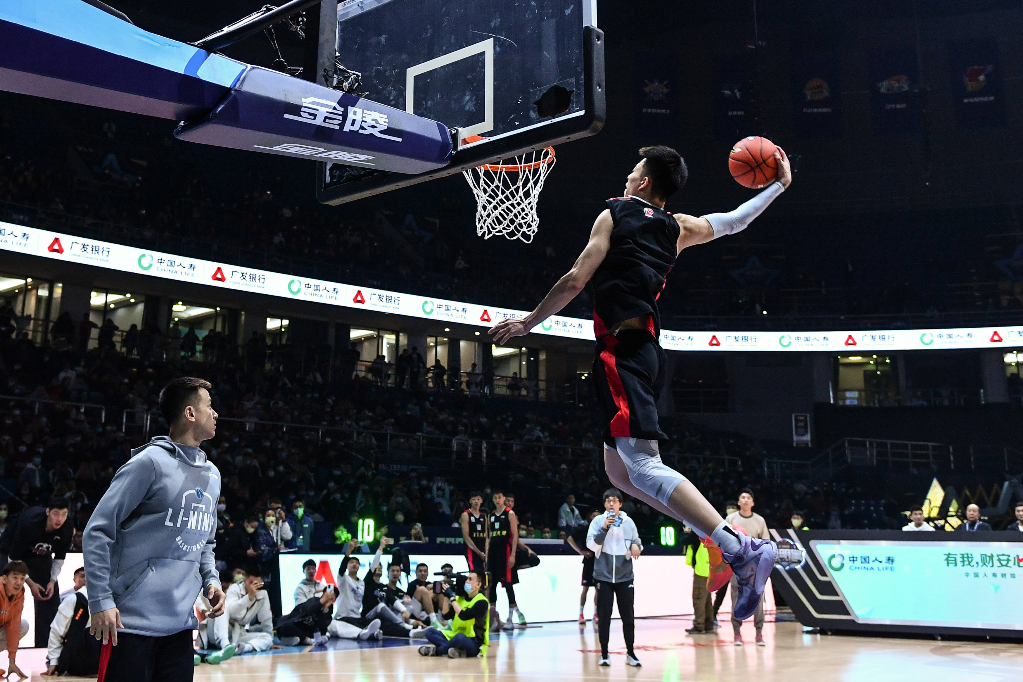 🎮KeSPA杯战报：Zeus青钢影表演秀，HLE鏖战五局力克DK（KeSPA杯速报：Zeus青钢影统治全场，HLE五局鏖战险胜DK）